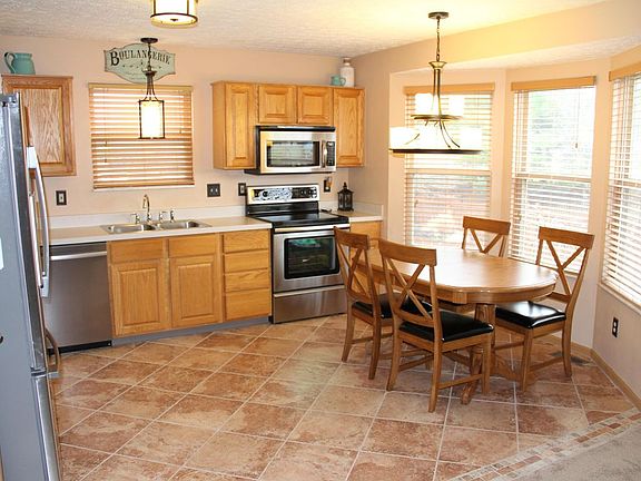 3rd image of 4873 Dori Park Dr