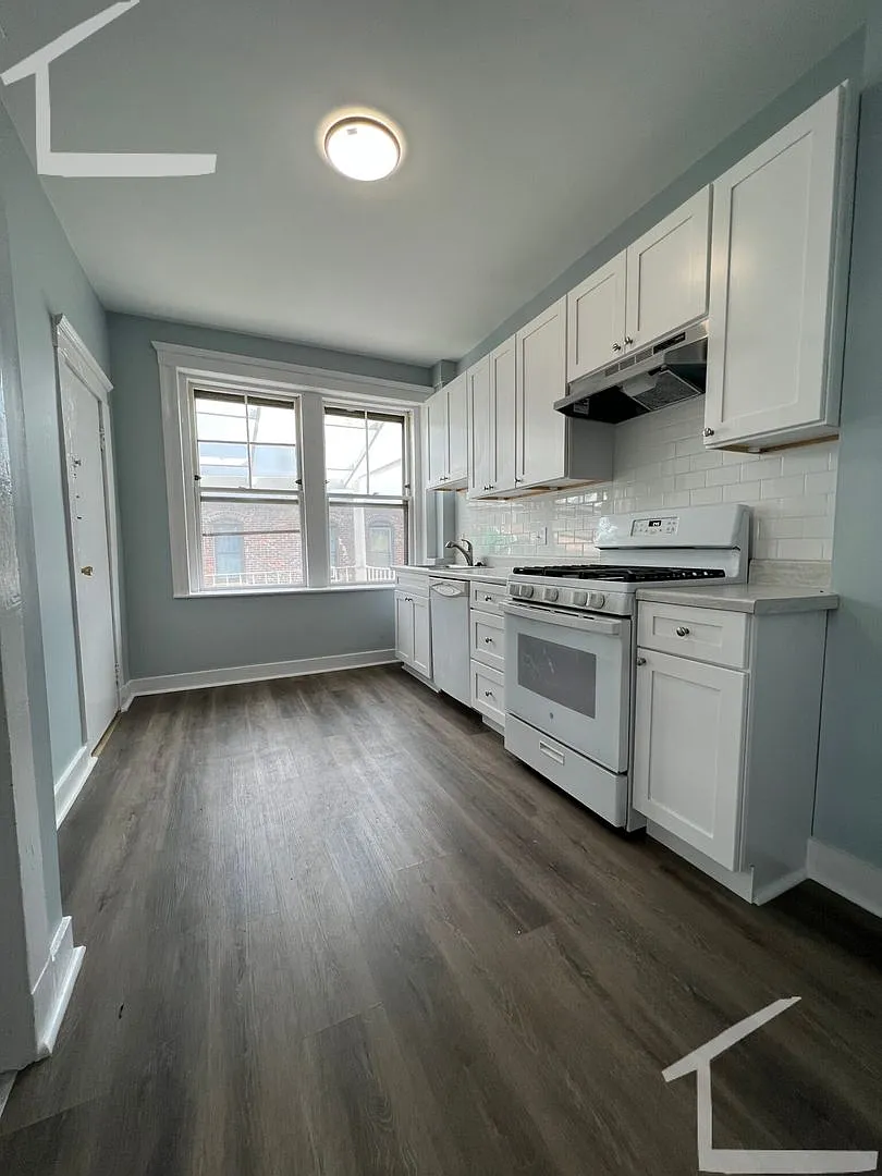 Huge 3 bed with in-unit laundry. — Photo 4