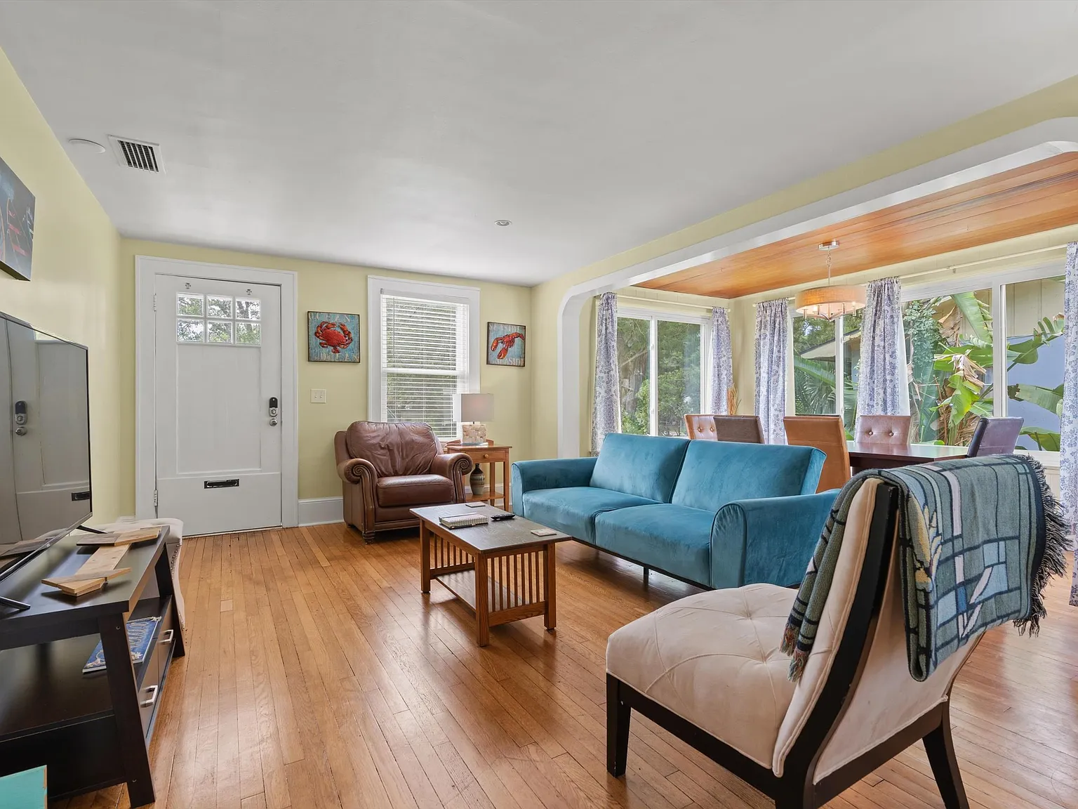 3 bed, 1232 sqft, $2,300 — Photo 4