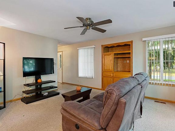 3rd image of 1273 Sandhurst Ln