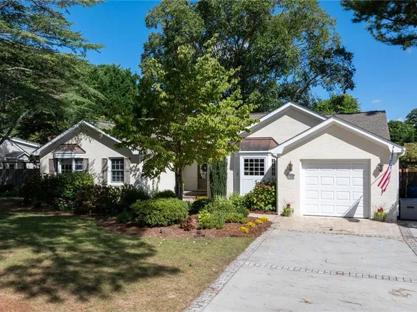 1104 Chumley Rd, Virginia Beach, VA 23451