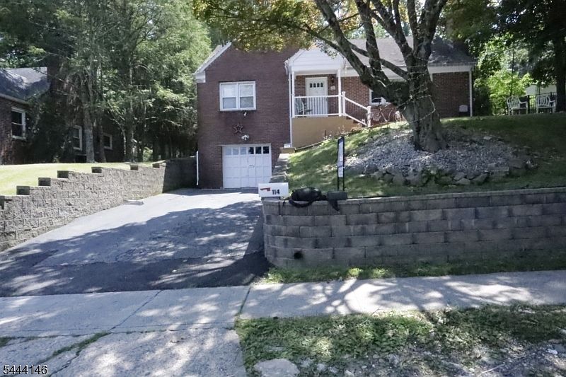 1st image of 114 Sussex Ave