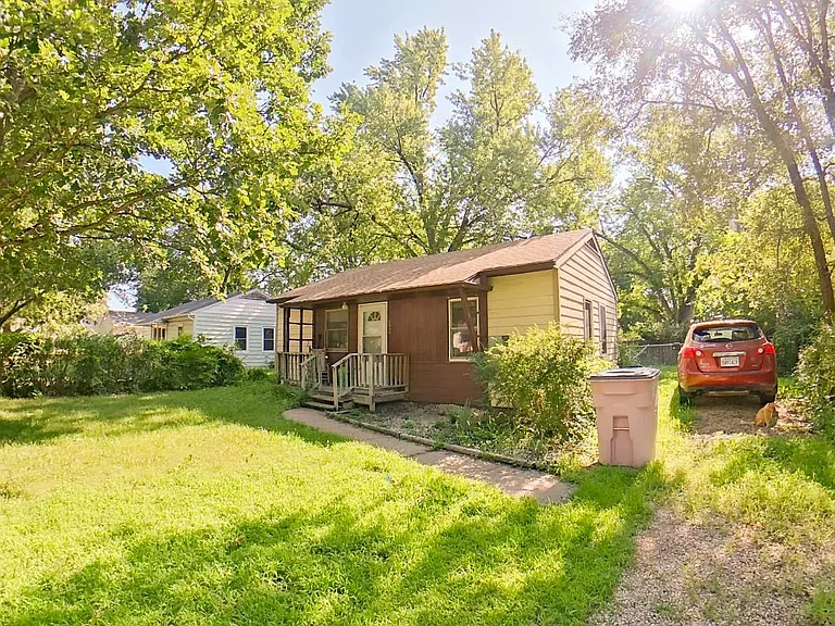 2044 Hayes Dr — Photo 1