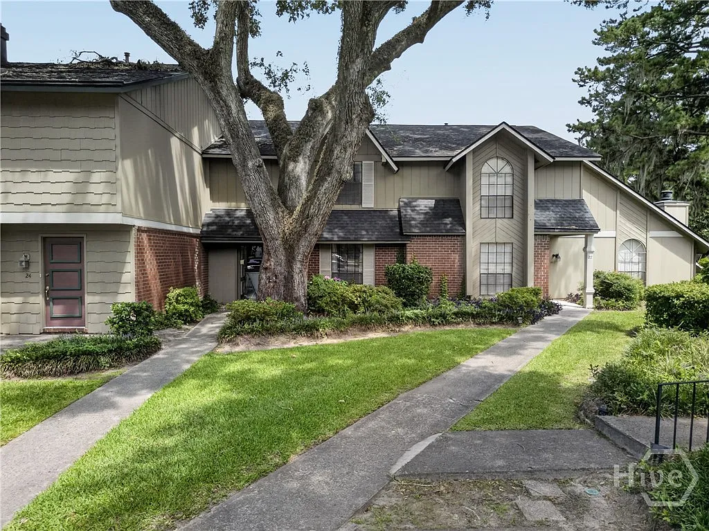 3 bed, 2.5 bath, 1720 sqft, $2,200 — Photo 1