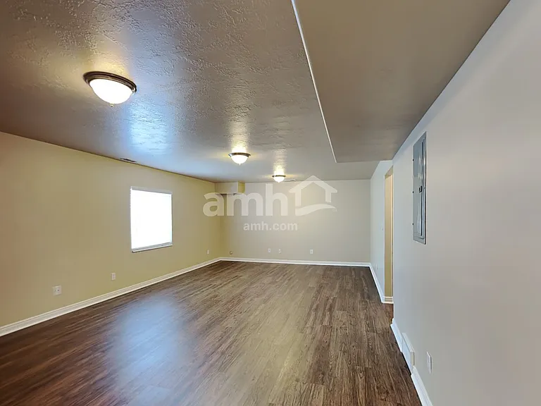 2313 E 1450 S — Photo 23