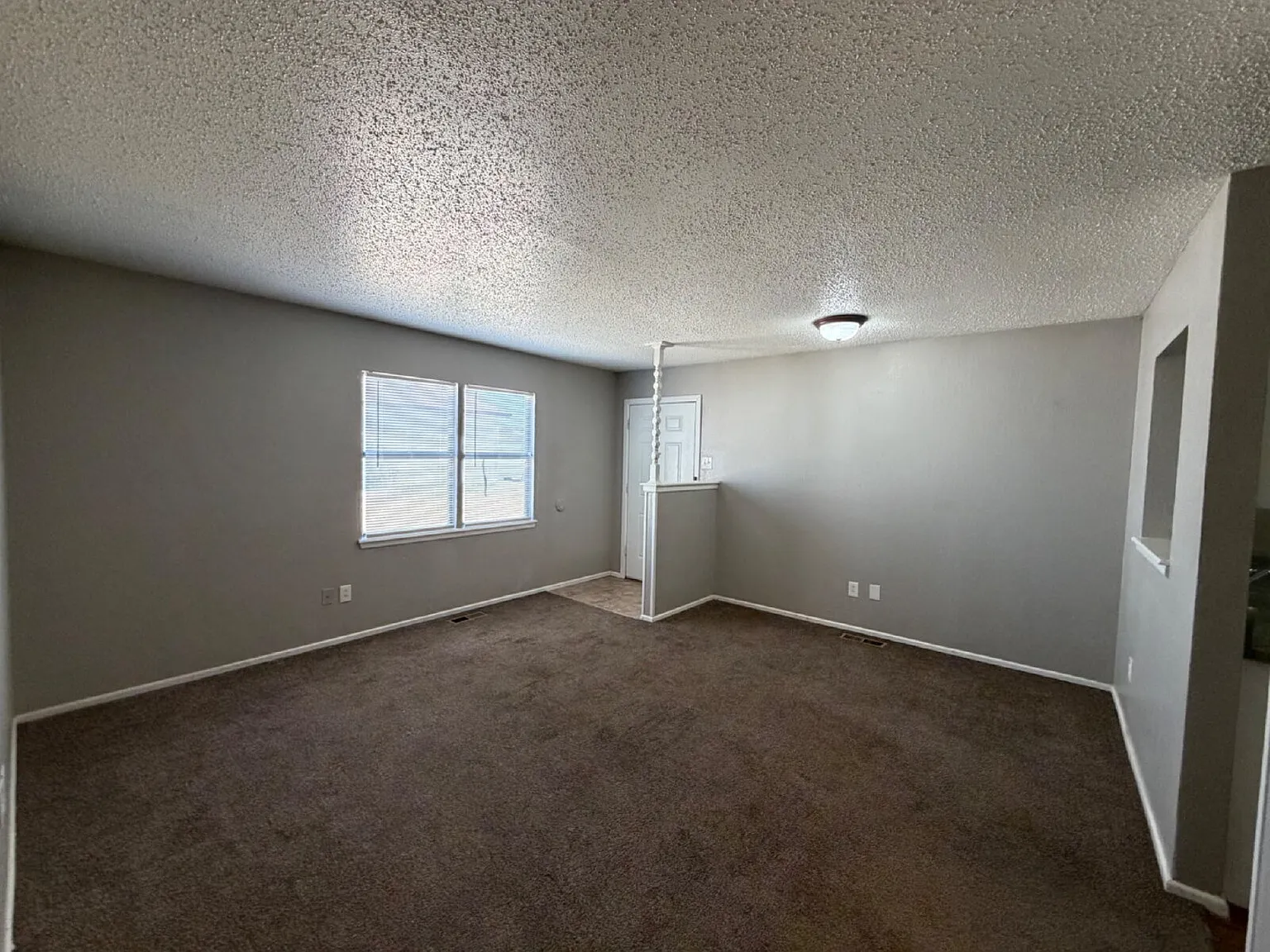 2 bed, 1.0 bath, 730 sqft, $750 — Photo 2