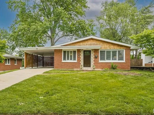 818 Doerwood Ct, Saint Louis, MO 63122