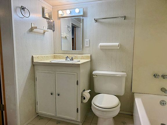 4th image of 301 Cedar Point Cir