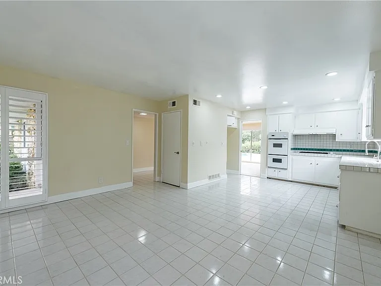 24221 Hatteras St — Photo 21