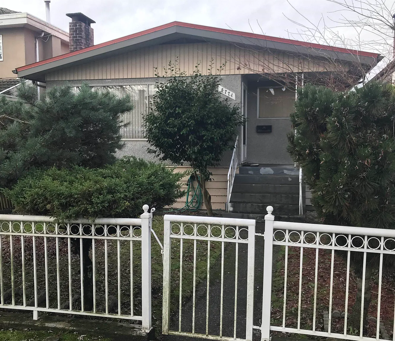 5771 Sherbrooke St photo 1