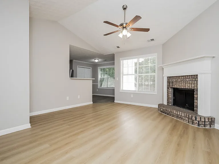 308 Kellys Walk — Photo 4