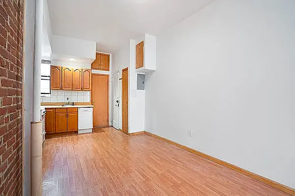 Rented by Waldstar Real Estate LLC | media 15