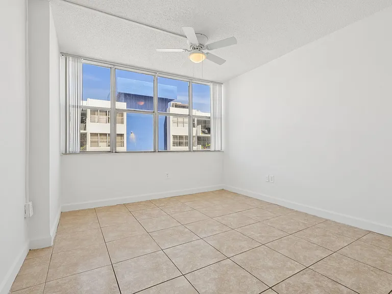 2 Bed 2 Bath Unit