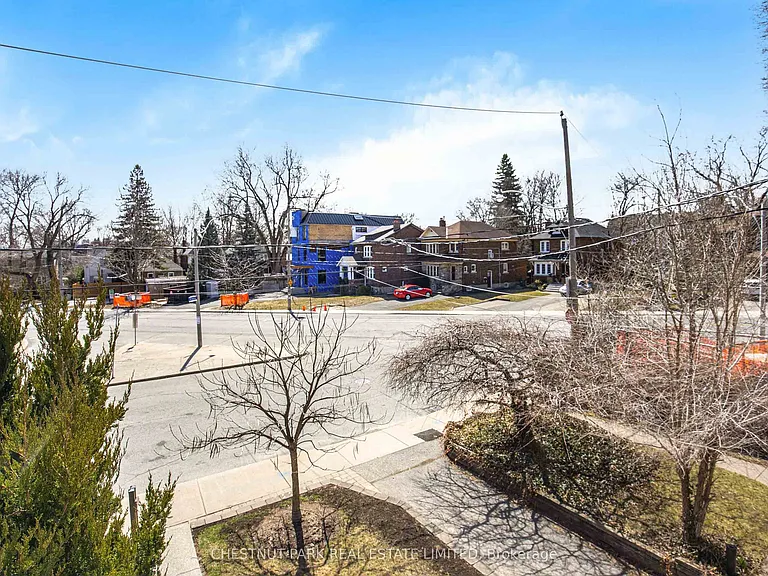 54 McNairn Ave #UPPER — Photo 22