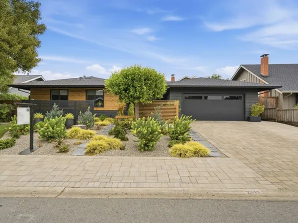 2017 Bordeaux Ln, Half Moon Bay, CA 94019