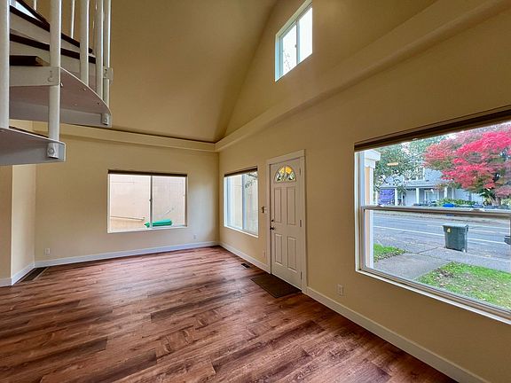 4th image of 1104 Puget St NE