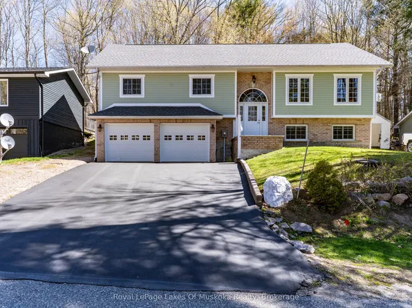 22 Duke St, Muskoka Lakes, ON P0B 1J0