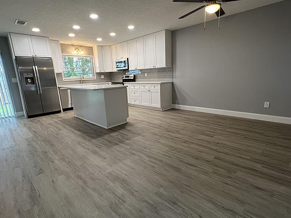 3rd image of 3669 Iris St N #1