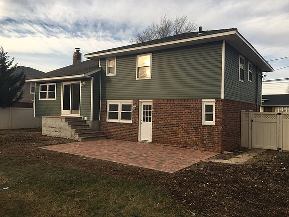 2nd image of 307 Violet St