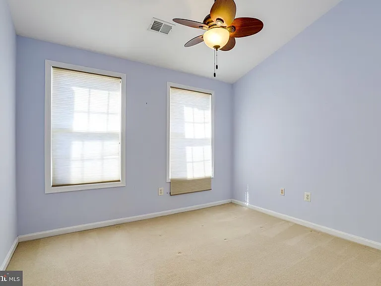 bedroom-1 with fan