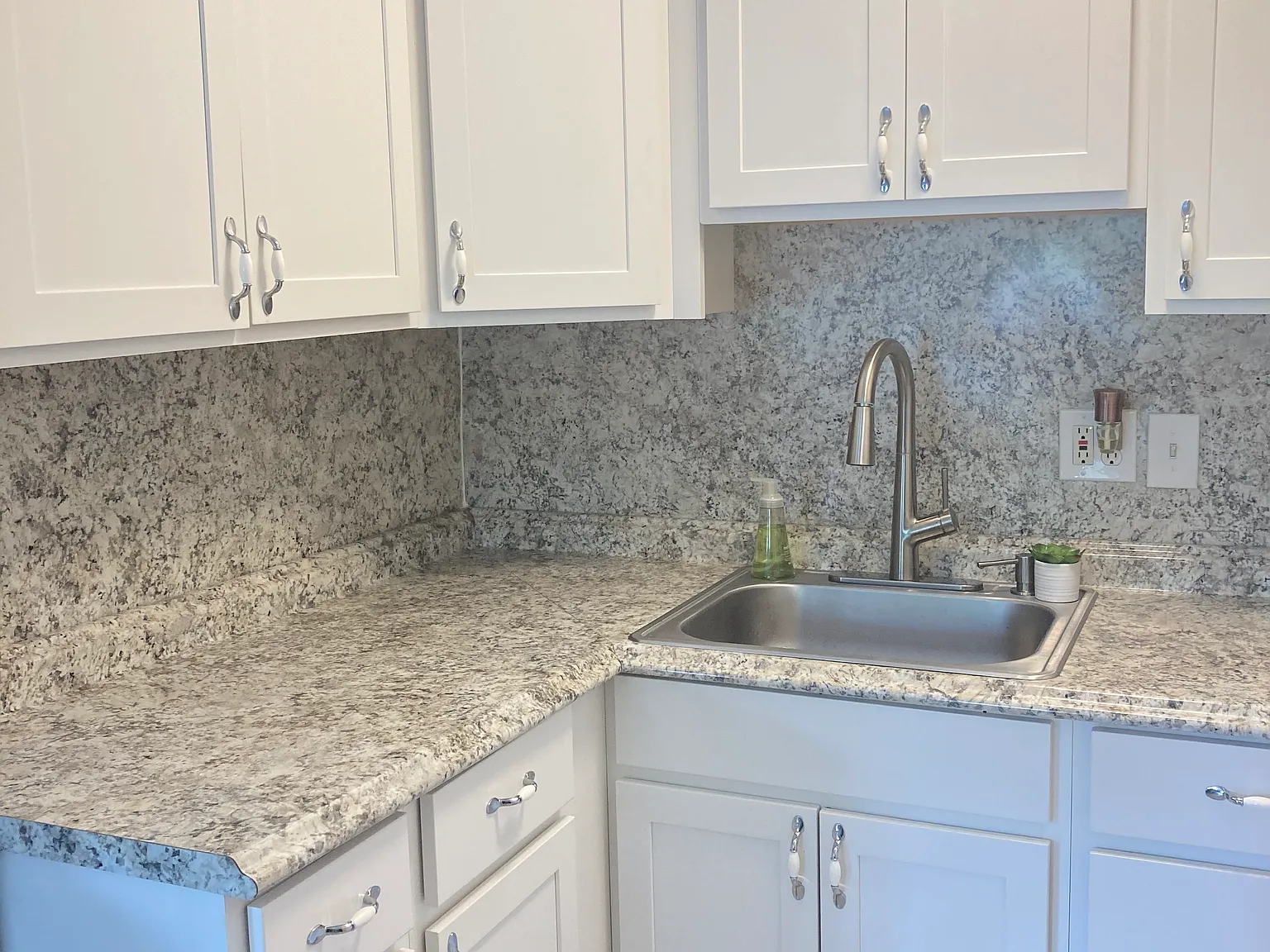 3 bed, 1100 sqft, $1,900 — Photo 4