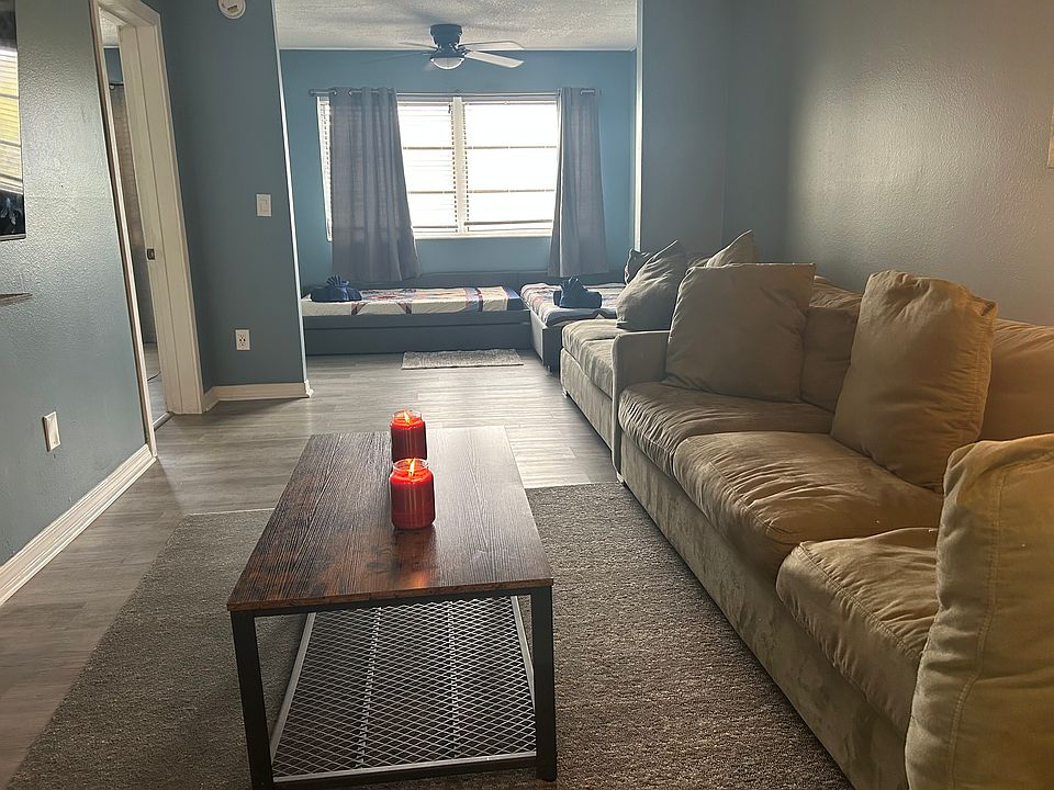 living room/den 3rd bedroom view.