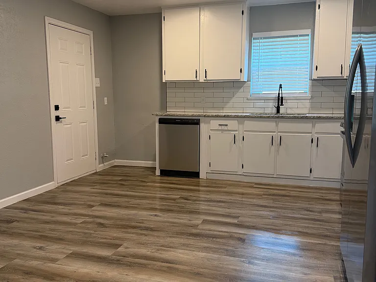 12 Pershing Dr — Photo 2