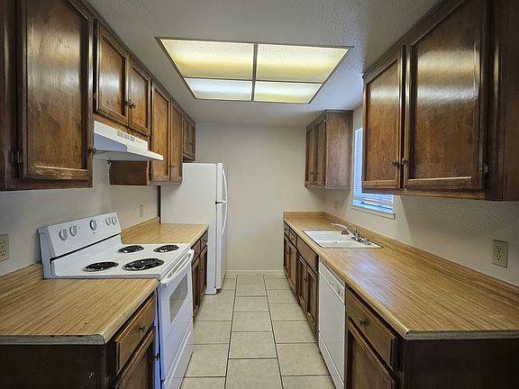 5th image of 1020 Buena Vista Dr