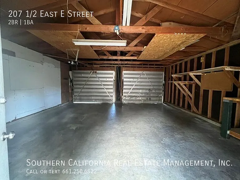 207 1/2 E East St — Photo 14