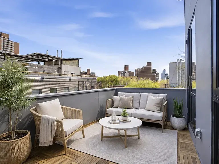356 E 8th St #Penthouse 4 — Photo 6