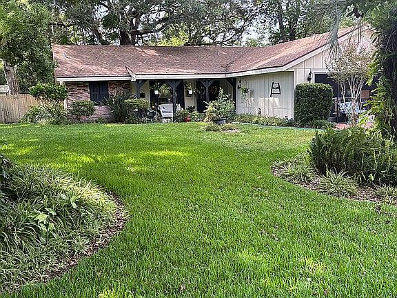 2nd image of 1605 Autumn Rd