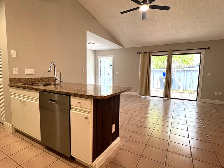 1077 Goldenrod Rd #1077A — Photo 4