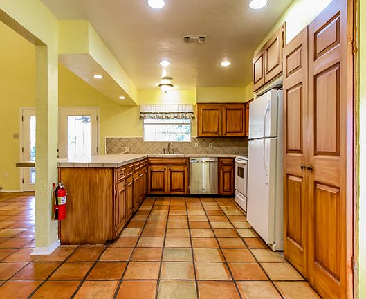 3rd image of 30584 Panther Dr