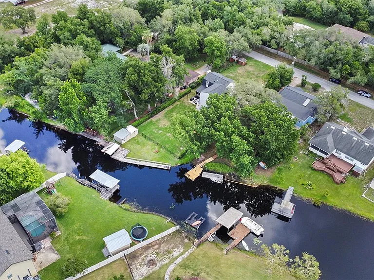 240 Maureen Dr — Photo 40