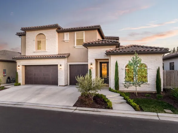 2591 E Via Cesena Dr, Fresno, CA 93730