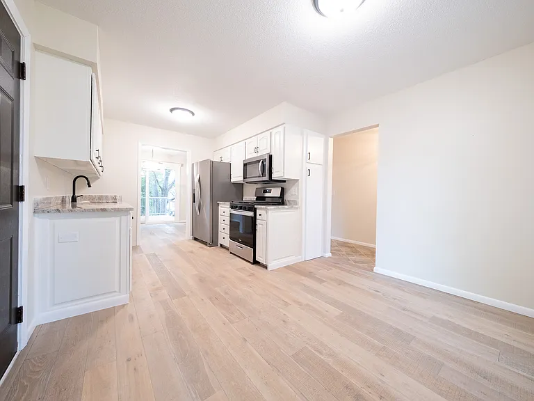 14200 Elgin Ct — Photo 3