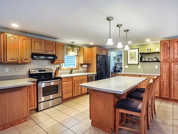3rd image of 81 Abington Ave