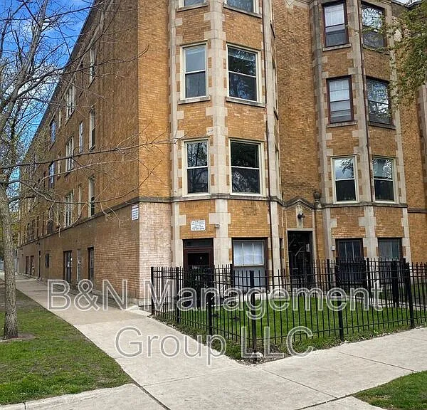 1719 W Ainslie St #1 — Photo 5