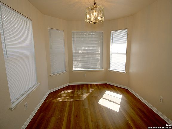 5th image of 494 Matthew St
