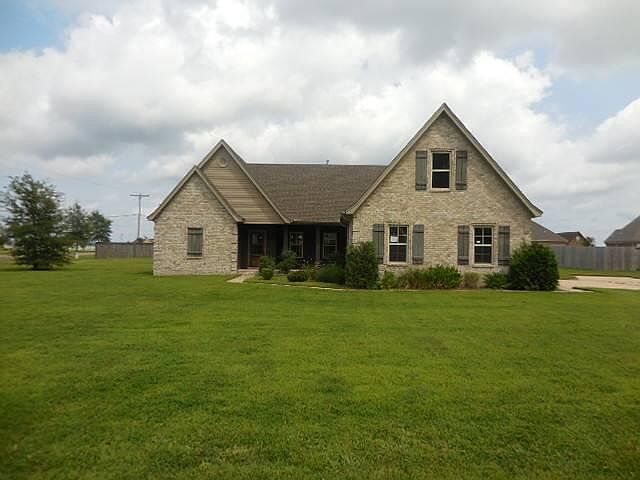 1st image of 601 E Crawford Dr