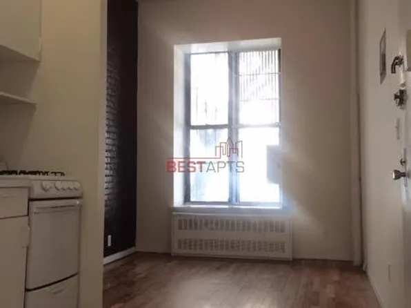 208 West 82nd Street #4 in Upper West Side, Manhattan | StreetEasy