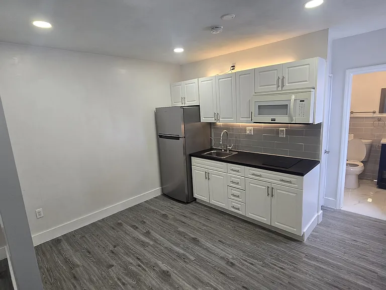 11520 Pinkston Dr — Photo 1