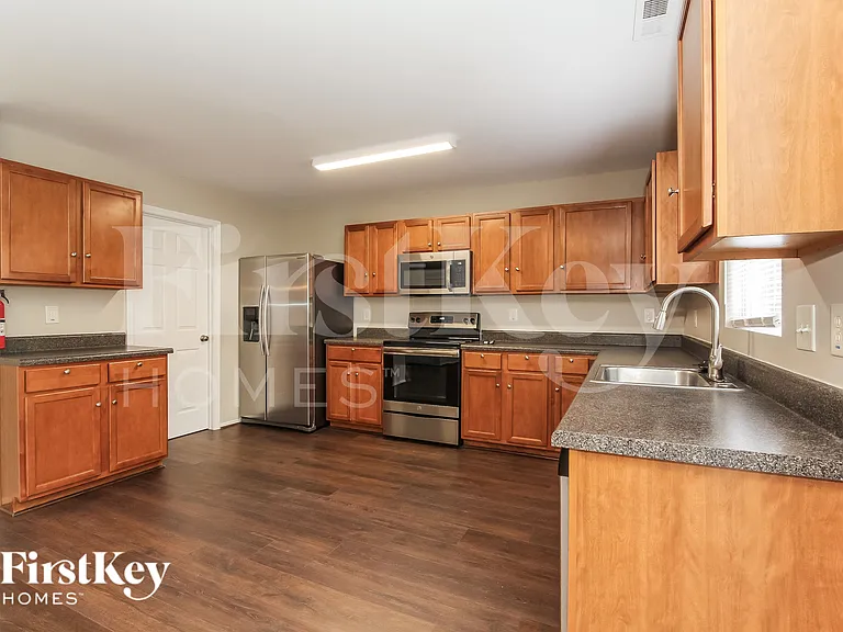 2709 Buckleigh Dr — Photo 6