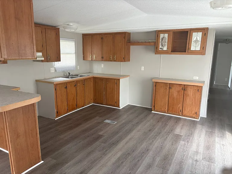 300 Pearl St #35 — Photo 3