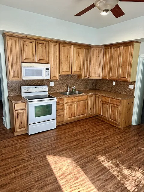 3 bed, 1500 sqft, $1,700 — Photo 2