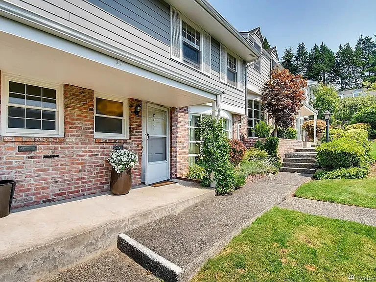 1420 Bellevue Way SE #4 — Photo 13