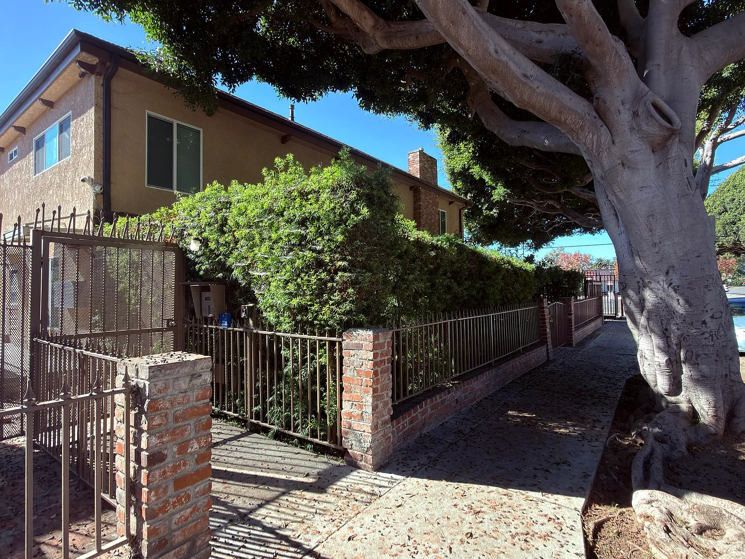 2 bed, 1000 sqft, $3,350 — Photo 2
