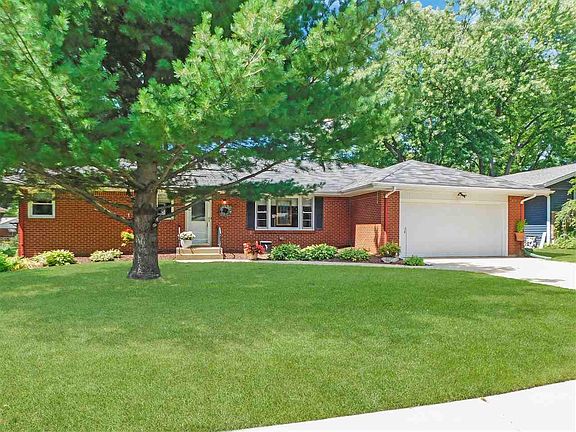 3rd image of 1822 Hollyhock Dr