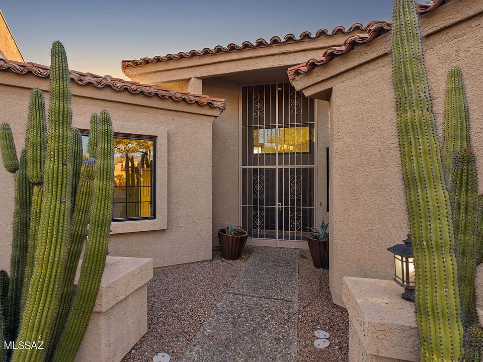 1st image of 3475 N Country Club Vista Cir
