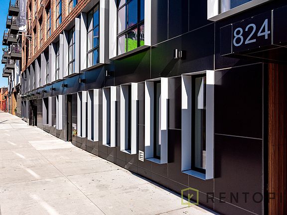 3rd image of 824 Lexington Ave #418